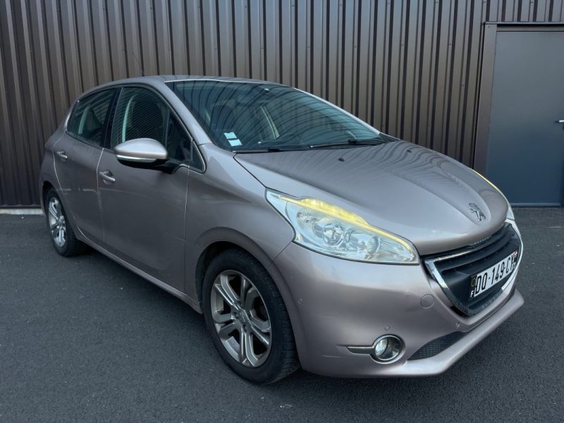 PEUGEOT 208 1.2 VTI 82 CV DISTRIBUTION NEUVE ENTRETIEN OK CT OK 2015