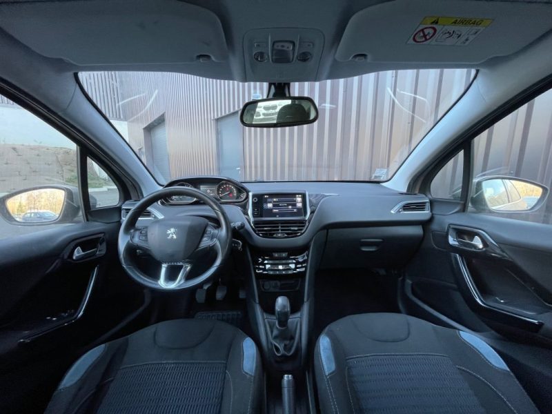 PEUGEOT 208 1.2 VTI 82 CV DISTRIBUTION NEUVE ENTRETIEN OK CT OK 2015