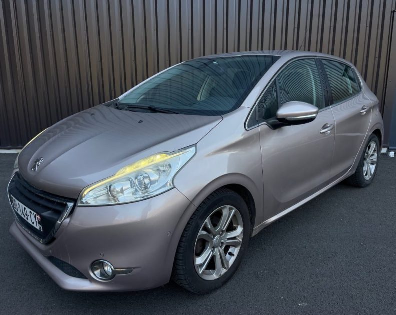 PEUGEOT 208 1.2 VTI 82 CV DISTRIBUTION NEUVE ENTRETIEN OK CT OK 2015
