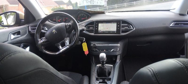 PEUGEOT 308 SW  HDI 130 CV AN 18 PROPRE BIEN EQUIPE