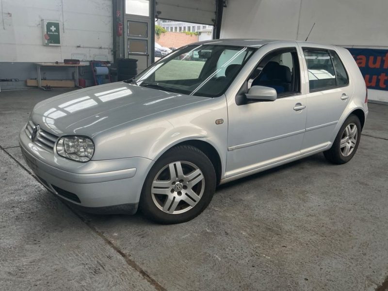 GOLF 4 1,8L 125 CV CARAT Boite Auto / Paiement 4X ou 10X Possible