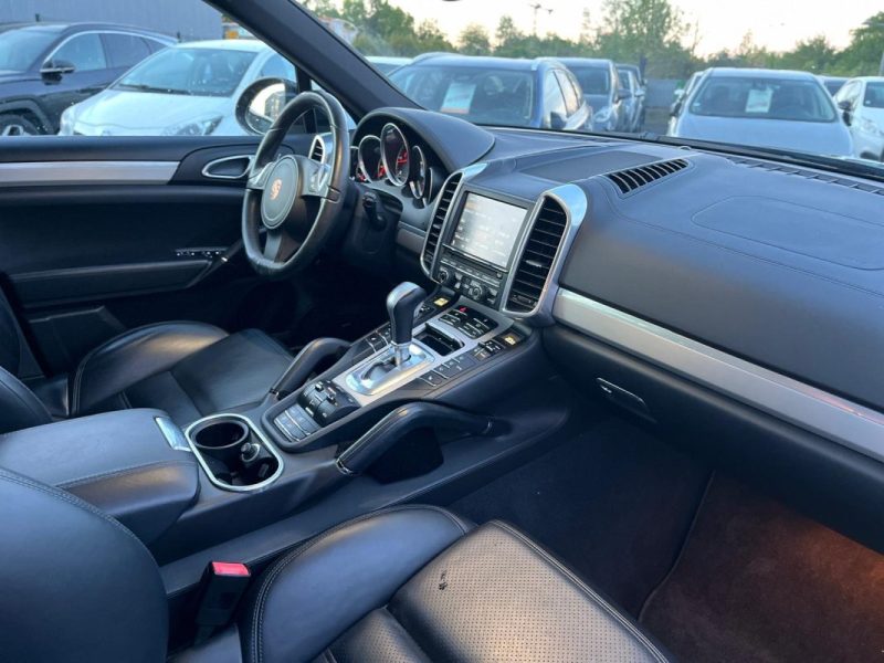PORSCHE CAYENNE 3.0 V6 245ch / TOIT OUVRANT / BOSE