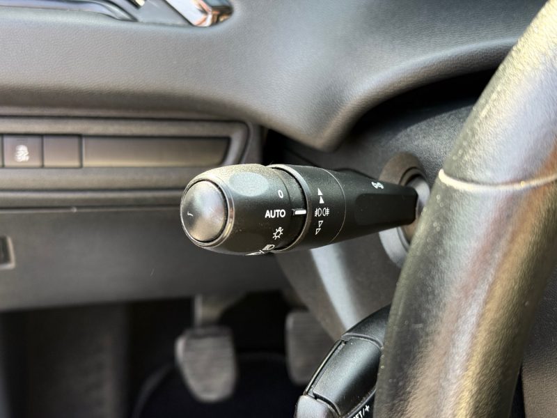 Peugeot 208 1.4 VTi 95ch Allure - Car Play - Gps - Clim - Révisée & Garantie 6 Mois 
