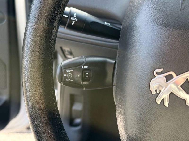 Peugeot 208 1.4 VTi 95ch Pack Allure - Gps - Clim - Révisée & Garantie 6 Mois 