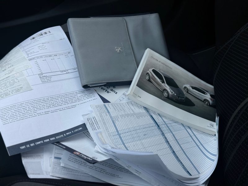 Peugeot 208 1.4 VTi 95ch Pack Allure - Gps - Clim - Révisée & Garantie 6 Mois 