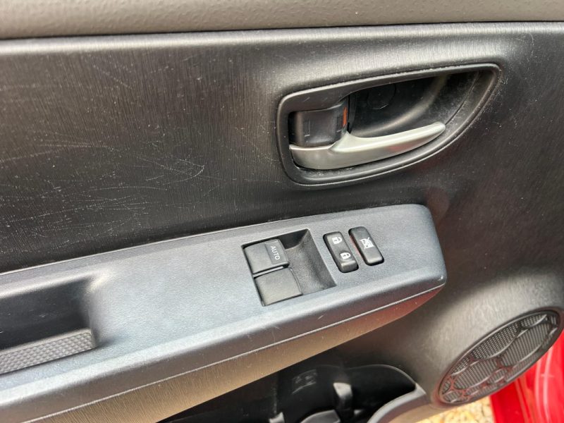 TOYOTA YARIS 100 VVT-i Dynamic 5P