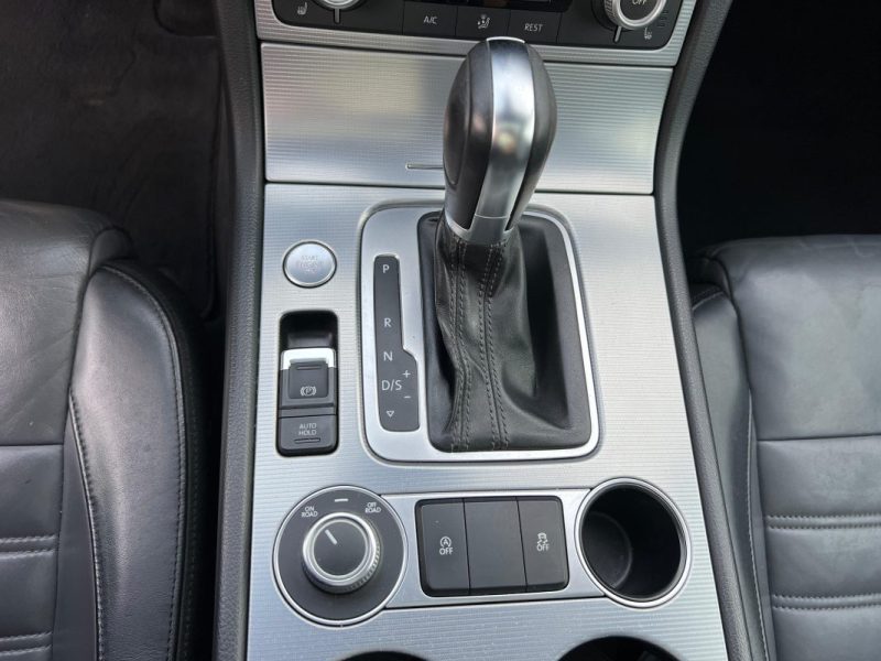 VOLKSWAGEN TOUAREG 3.0 TDI 262 ch BlueMotion R-Line Carat 4Motion Tiptronic