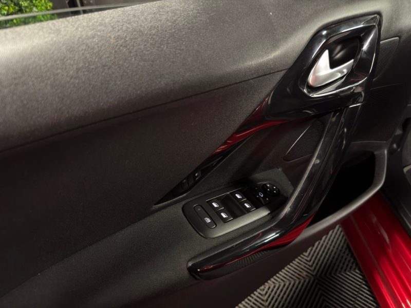 PEUGEOT 208 PHASE 2 TECH EDITION 1.2 82 Cv APPLE CARPLAY & ANDROID 5 PORTES ECRAN GPS - Garantie 1an