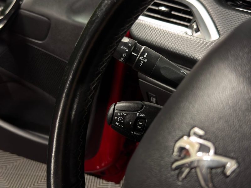 PEUGEOT 208 PHASE 2 TECH EDITION 1.2 82 Cv APPLE CARPLAY & ANDROID 5 PORTES ECRAN GPS - Garantie 1an