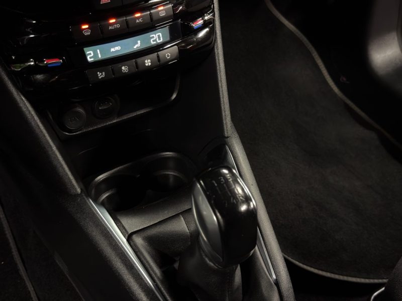 PEUGEOT 208 PHASE 2 TECH EDITION 1.2 82 Cv APPLE CARPLAY & ANDROID 5 PORTES ECRAN GPS - Garantie 1an