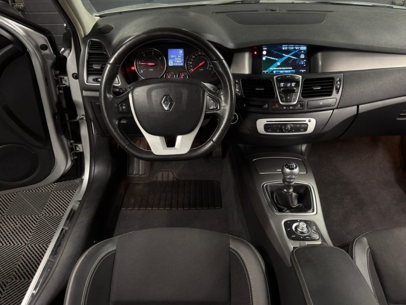 RENAULT LAGUNA 3 III BERLINE 2.0 DCI 130 Cv 1ERE MAIN 49 900 Kms ATTELAGE GPS TOMTOM - GARANTIE 1 AN