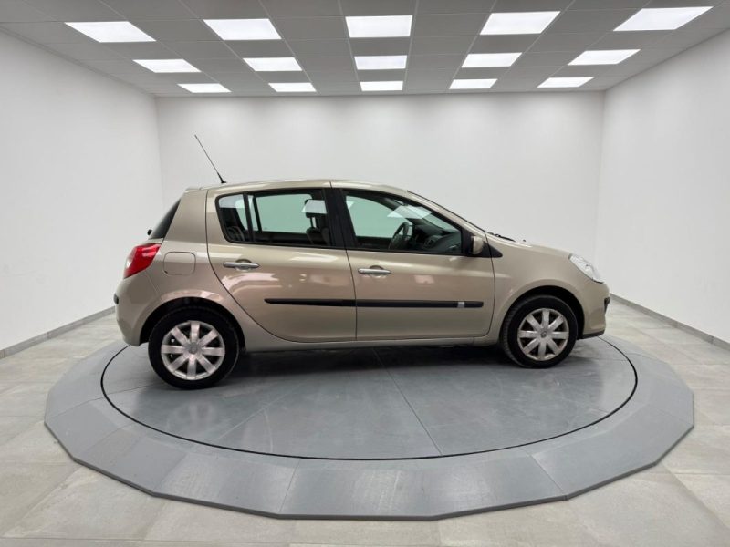 RENAULT CLIO III 1.2 80CV QUICKSHIFT BVA FAIBLE KILOMETRAGE 