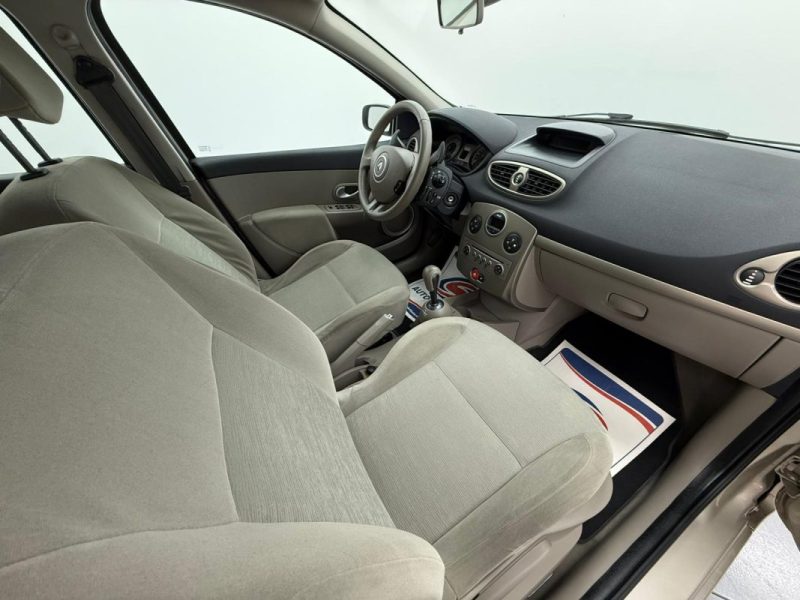 RENAULT CLIO III 1.2 80CV QUICKSHIFT BVA FAIBLE KILOMETRAGE 