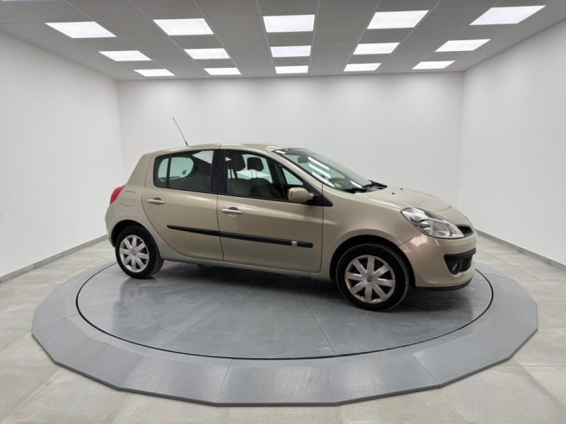 RENAULT CLIO III 1.2 80CV QUICKSHIFT BVA FAIBLE KILOMETRAGE 