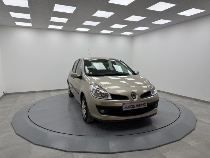 RENAULT CLIO III 1.2 80CV QUICKSHIFT BVA FAIBLE KILOMETRAGE 