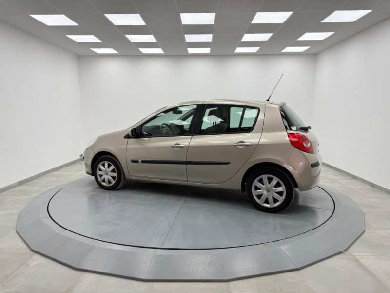 RENAULT CLIO III 1.2 80CV QUICKSHIFT BVA FAIBLE KILOMETRAGE 