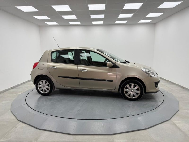 RENAULT CLIO III 1.2 80CV QUICKSHIFT BVA FAIBLE KILOMETRAGE 