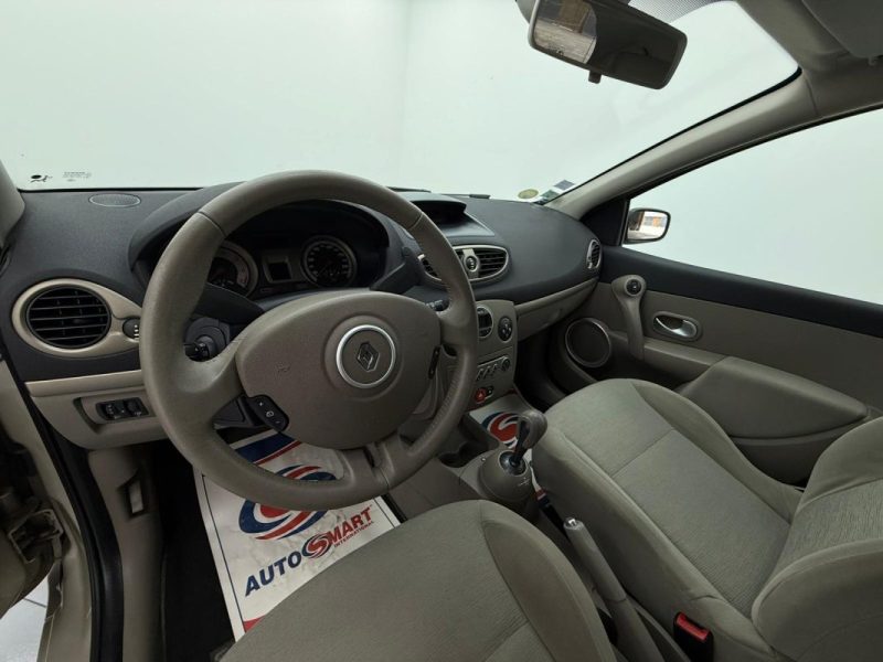RENAULT CLIO III 1.2 80CV QUICKSHIFT BVA FAIBLE KILOMETRAGE 