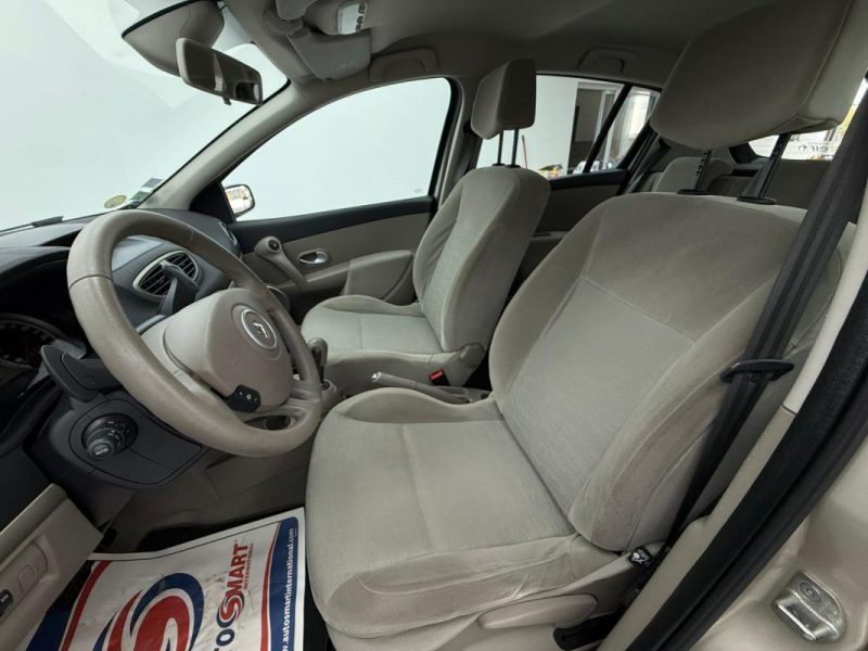 RENAULT CLIO III 1.2 80CV QUICKSHIFT BVA FAIBLE KILOMETRAGE 