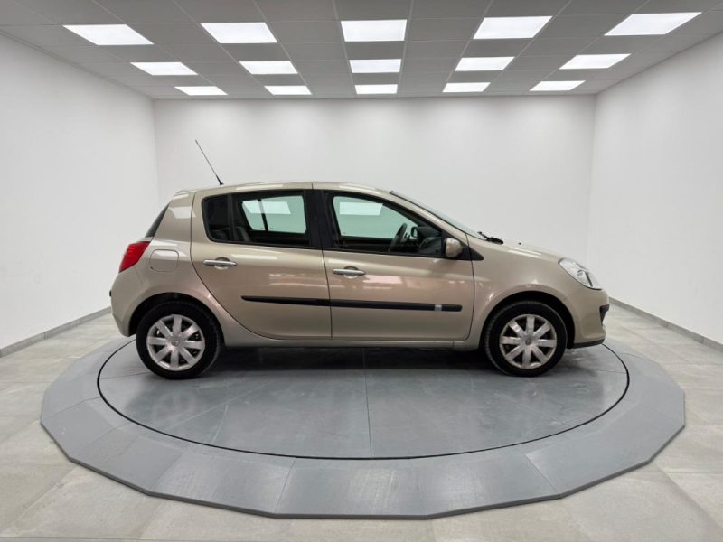 RENAULT CLIO III 1.2 80CV QUICKSHIFT BVA FAIBLE KILOMETRAGE 