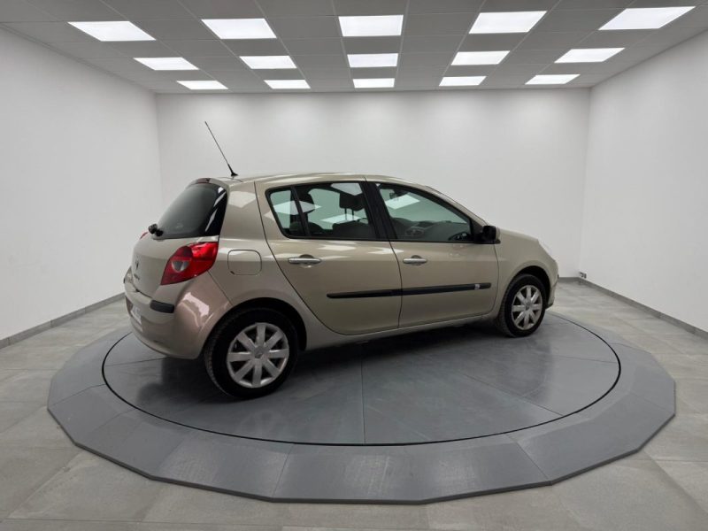 RENAULT CLIO III 1.2 80CV QUICKSHIFT BVA FAIBLE KILOMETRAGE 