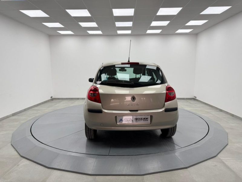RENAULT CLIO III 1.2 80CV QUICKSHIFT BVA FAIBLE KILOMETRAGE 