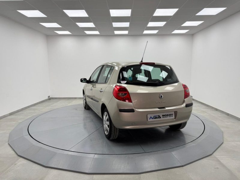 RENAULT CLIO III 1.2 80CV QUICKSHIFT BVA FAIBLE KILOMETRAGE 