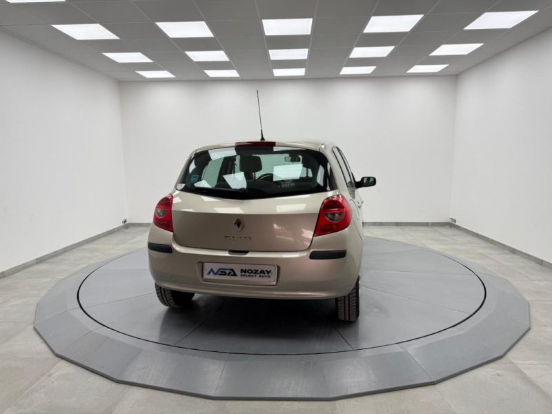 RENAULT CLIO III 1.2 80CV QUICKSHIFT BVA FAIBLE KILOMETRAGE 