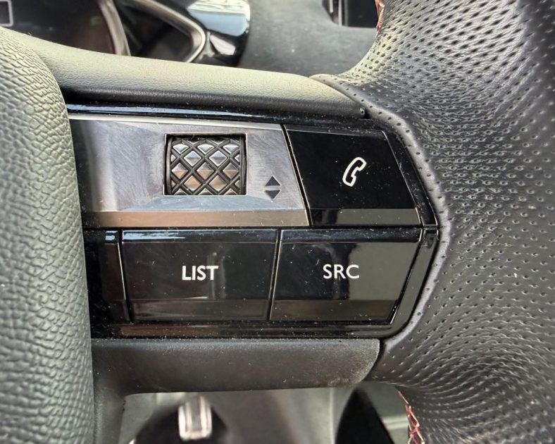 DS DS3 Crossback 100ch Performance Line + - Alcantara - Très bon état - Boite manuelle 6 rapports - 