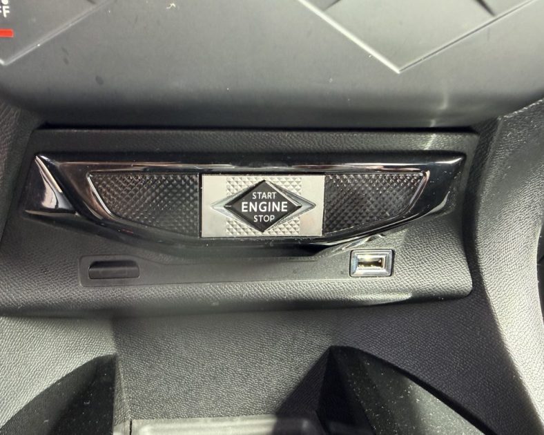 DS DS3 Crossback 100ch Performance Line + - Alcantara - Très bon état - Boite manuelle 6 rapports - 