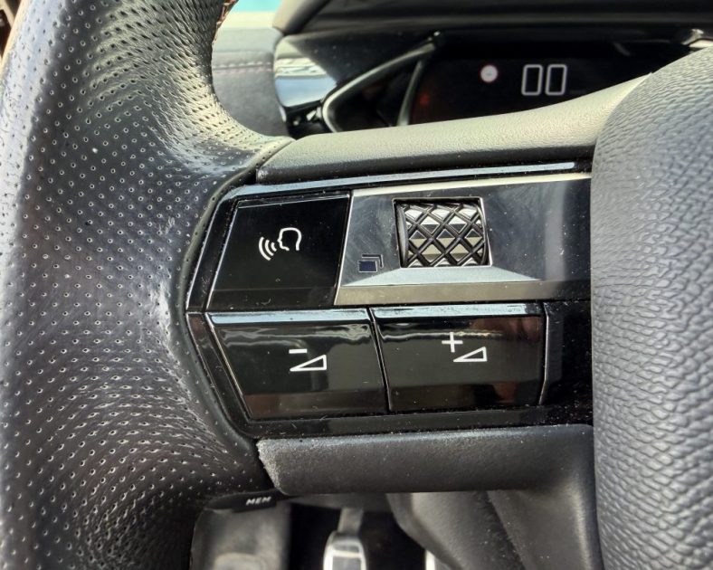 DS DS3 Crossback 100ch Performance Line + - Alcantara - Très bon état - Boite manuelle 6 rapports - 