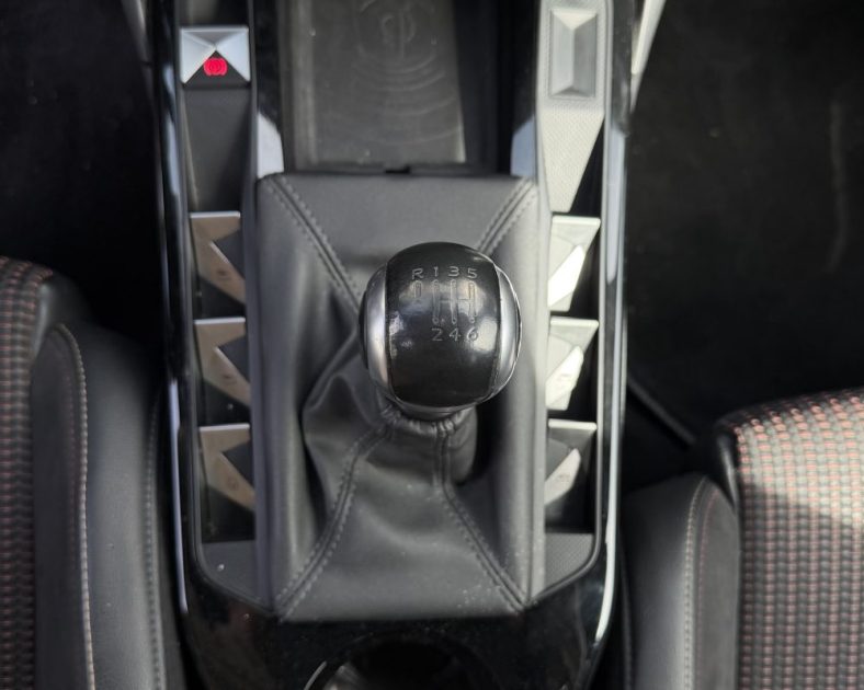 DS DS3 Crossback 100ch Performance Line + - Alcantara - Très bon état - Boite manuelle 6 rapports - 