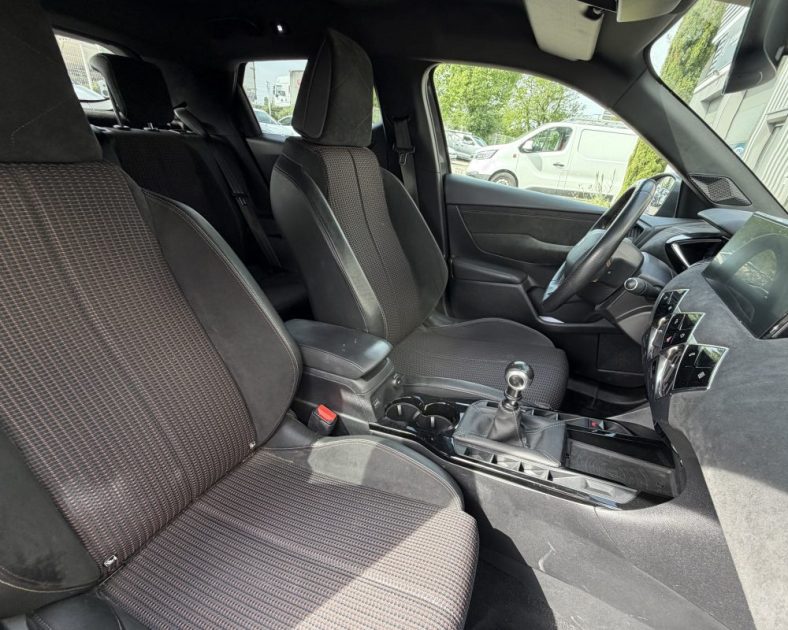 DS DS3 Crossback 100ch Performance Line + - Alcantara - Très bon état - Boite manuelle 6 rapports - 
