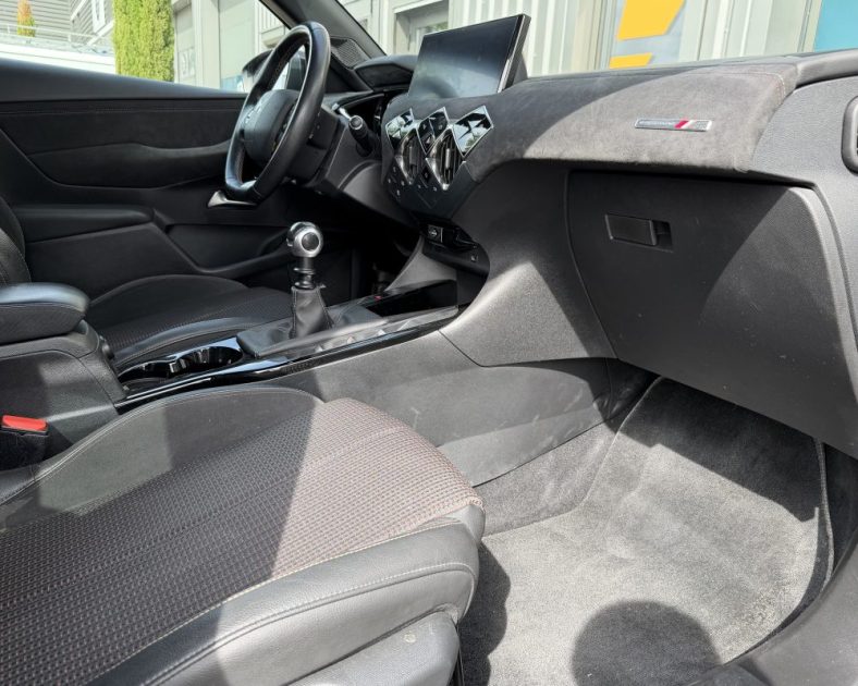 DS DS3 Crossback 100ch Performance Line + - Alcantara - Très bon état - Boite manuelle 6 rapports - 