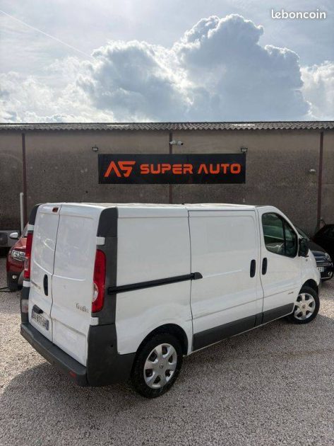 RENAULT TRAFIC CONFORT L1H1 2.0DCI 115 2011