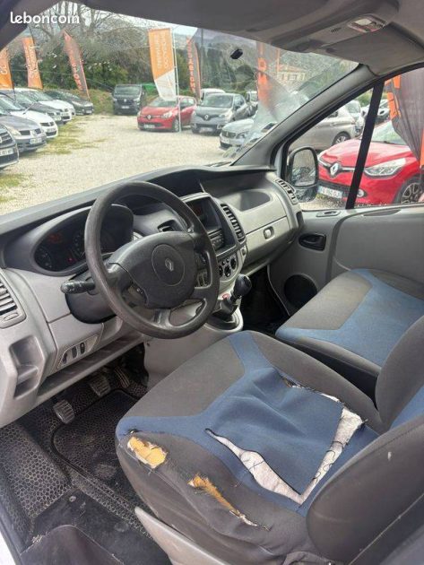 RENAULT TRAFIC CONFORT L1H1 2.0DCI 115 2011