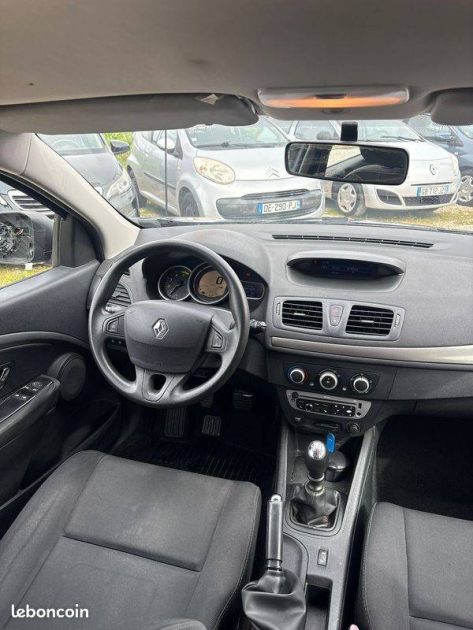 RENAULT MEGANEIII 1.5 DCI 110 AUTHENTIQUE 2012