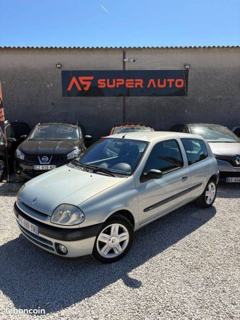 RENAULT CLIO EXPRESSION 1.4 16V 2000