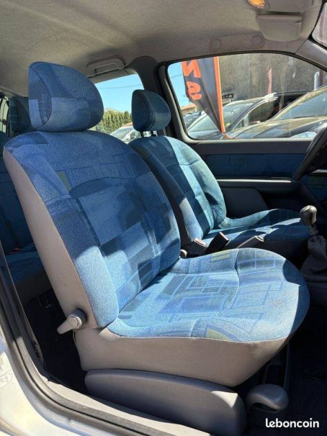 RENAULT CLIO EXPRESSION 1.4 16V 2000