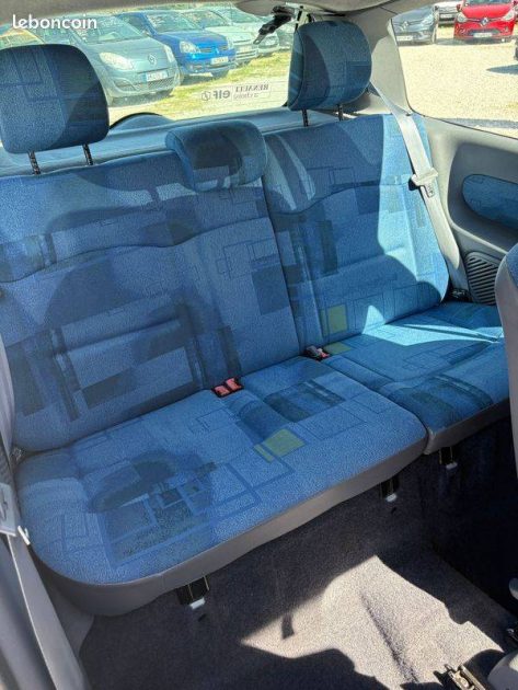 RENAULT CLIO EXPRESSION 1.4 16V 2000