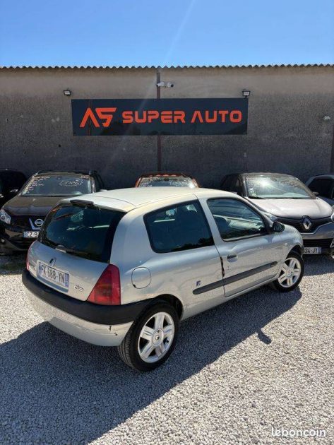 RENAULT CLIO EXPRESSION 1.4 16V 2000