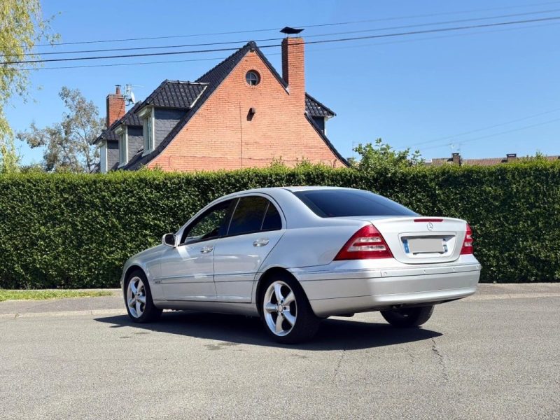 Magnifique MERCEDES C 200 KOMPRESSOR ELÉGANCE / Entretien à jour / Aucun Frais à prévoir