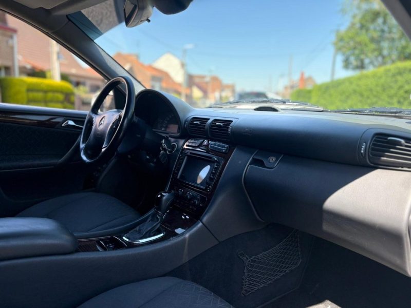 Magnifique MERCEDES C 200 KOMPRESSOR ELÉGANCE / Entretien à jour / Aucun Frais à prévoir