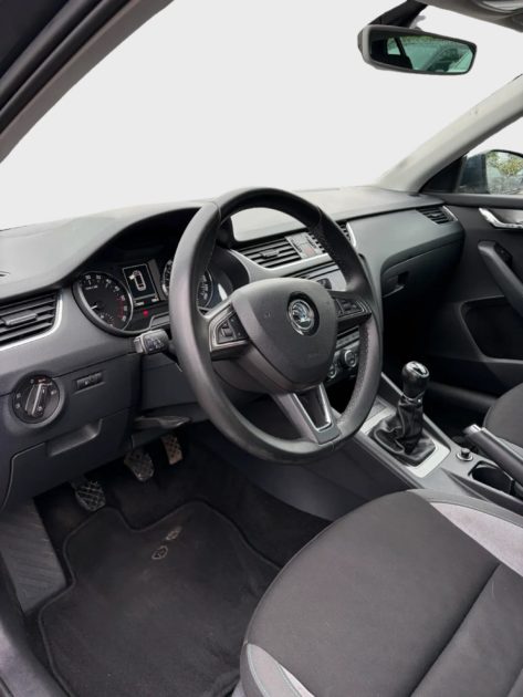 SKODA OCTAVIA COMBI 1.6 TDI 110 EDITION /ATTELAGE/