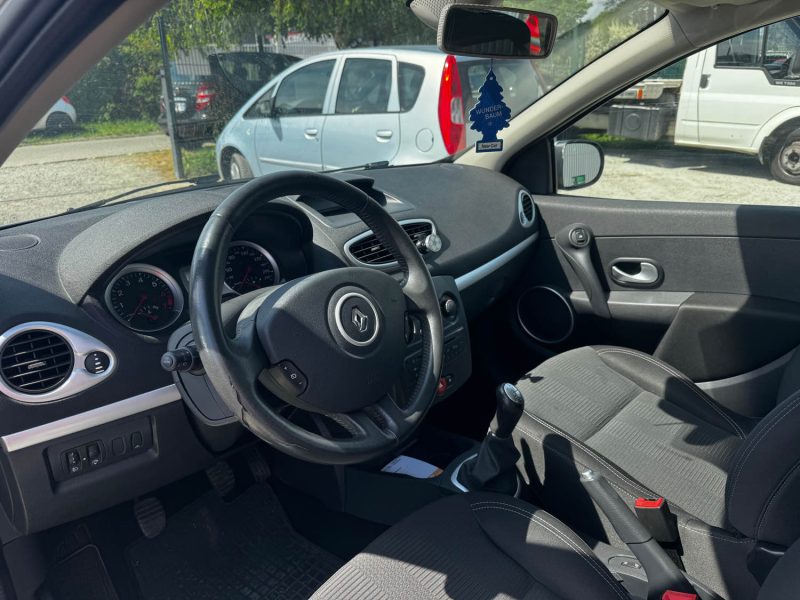 RENAULT CLIO 1.2  16V 75CH ESSENCE 2009