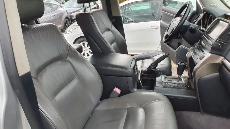 Toyota Land Cruiser (J200) 4.5L D-4D V8 286cv Pack Lounge 7 places