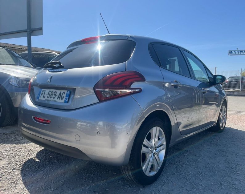 Peugeot 208 1.5 HDI 100 Ch Garantie
