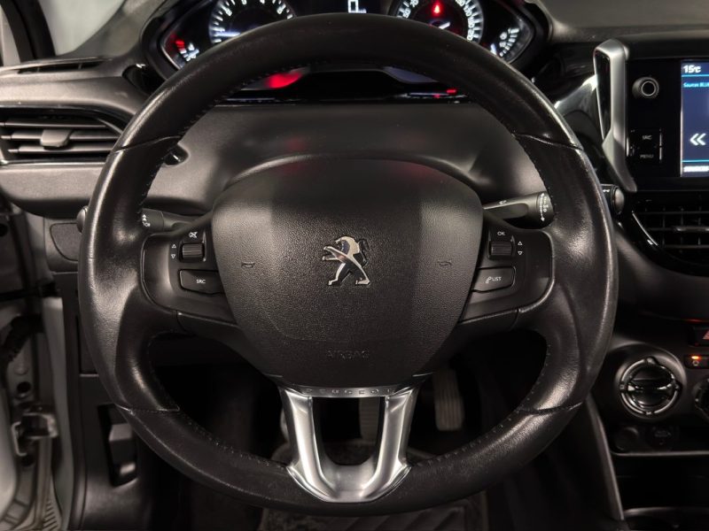 PEUGEOT 208 PHASE 2 II ALLURE 1.2 82 Cv 5 PORTES / ECRAN TACTILE CRIT AIR 1  - GARANTIE 1 AN