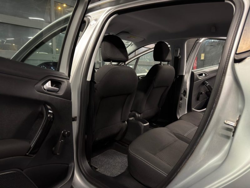 PEUGEOT 208 PHASE 2 II ALLURE 1.2 82 Cv 5 PORTES / ECRAN TACTILE CRIT AIR 1  - GARANTIE 1 AN