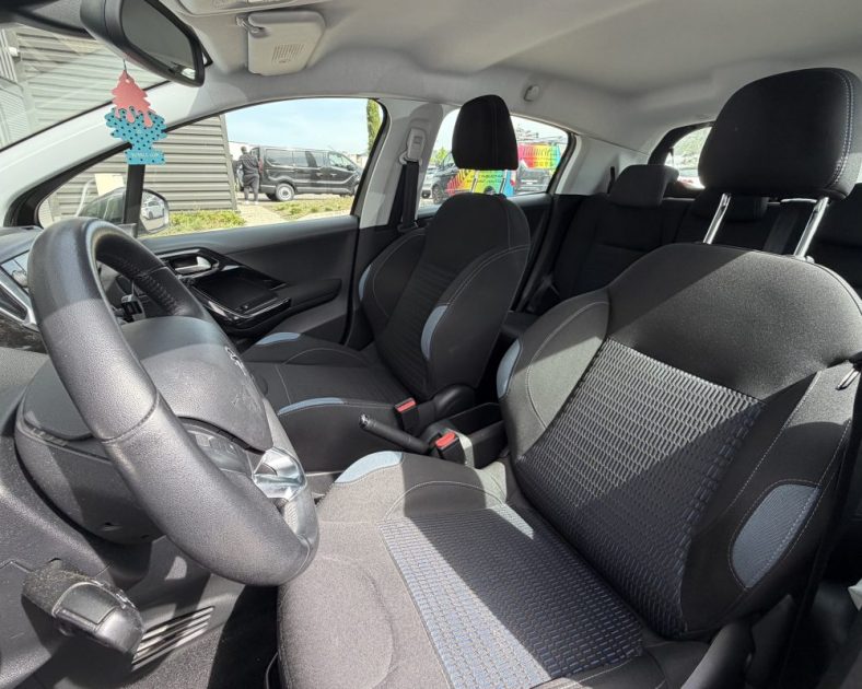 Peugeot 208 e-HDi 92ch Business Pack – Bon état - 2014 – 167 000 km – BVM5 – Gris Aluminium